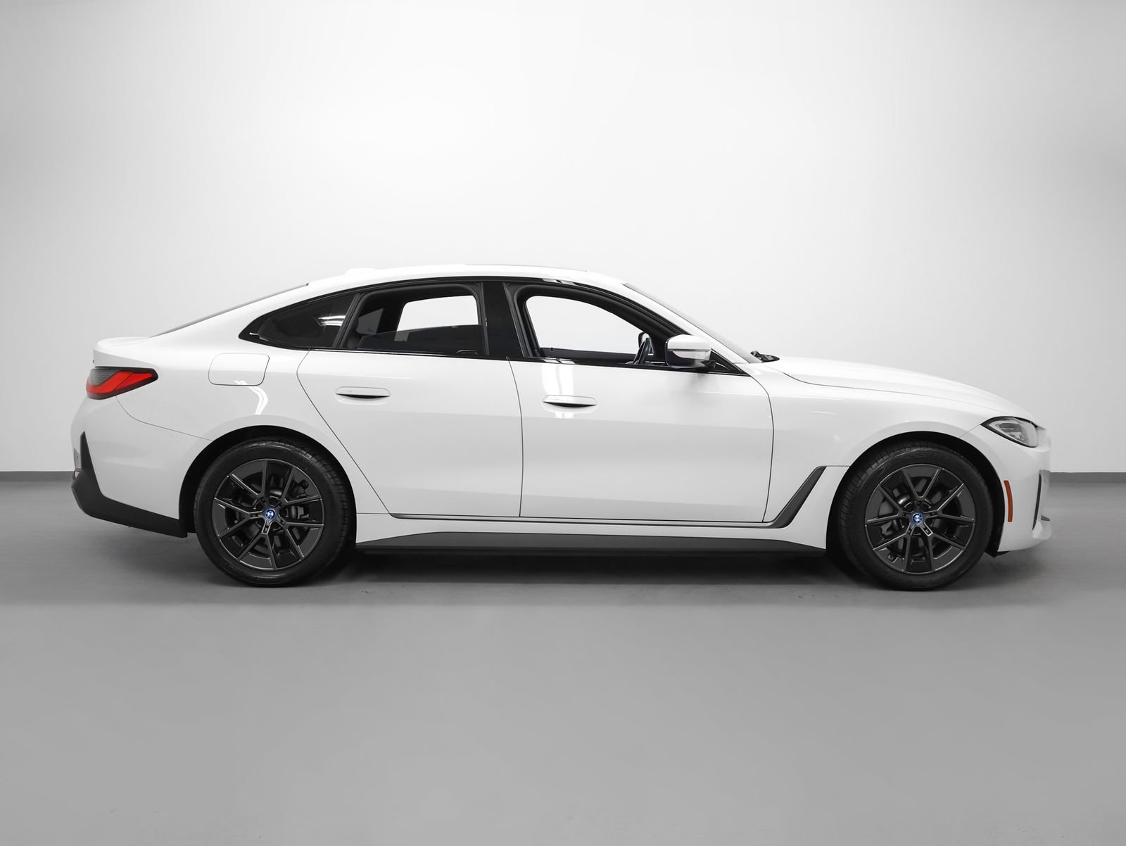 Used 2023 BMW i4 eDrive40 w/ Premium Package image 13