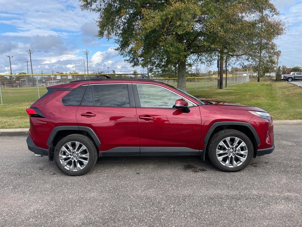 Used 2023 Toyota RAV4 XLE Premium image 5