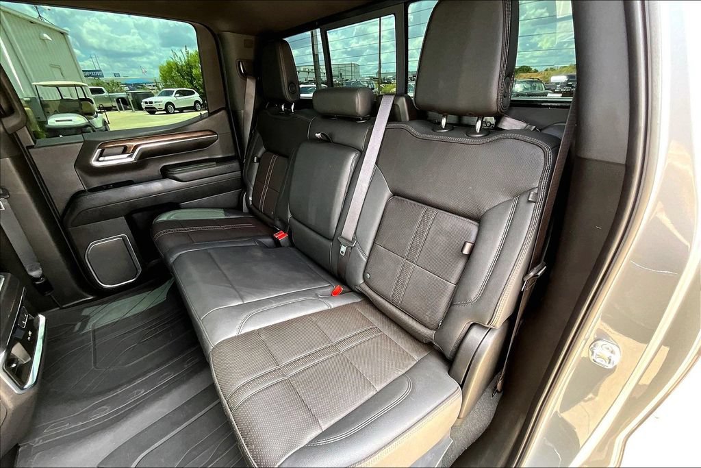 Used 2023 Chevrolet Silverado 1500 High Country w/ High Country Premium Package AWD/4WD image 32