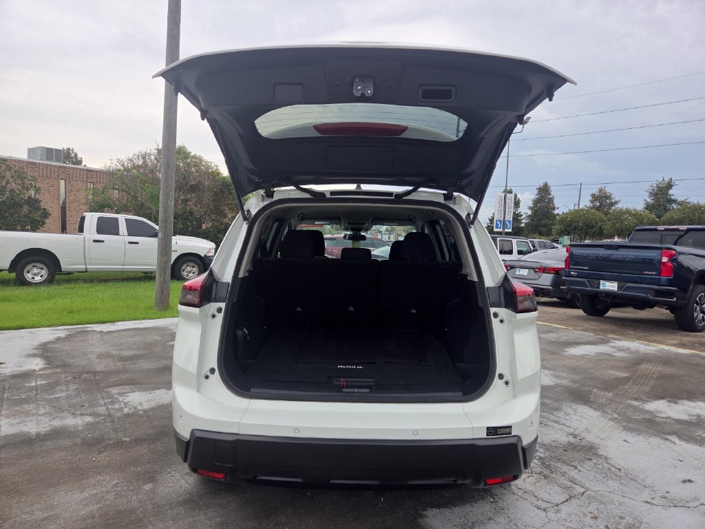 Used 2026 Nissan Rogue S FWD image 27