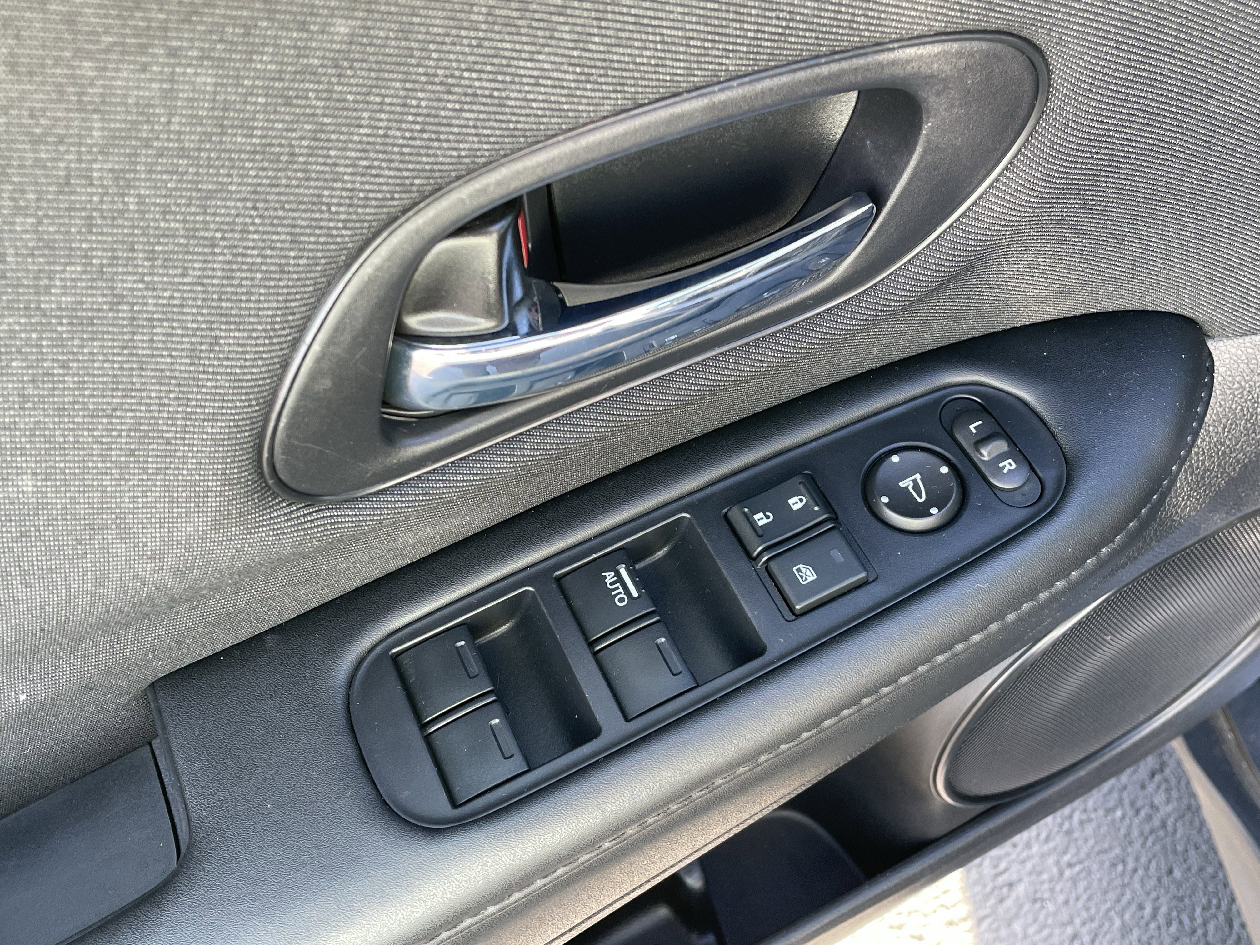 Used 2021 Honda HR-V LX image 12