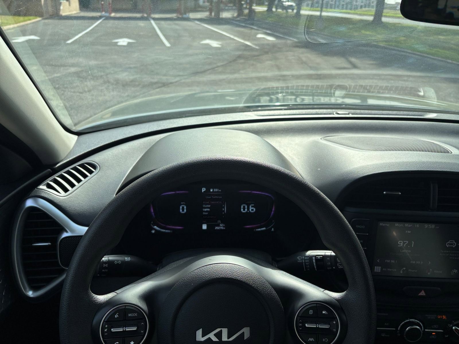 Used 2025 Kia Soul LX w/ LX Technology Package FWD image 29