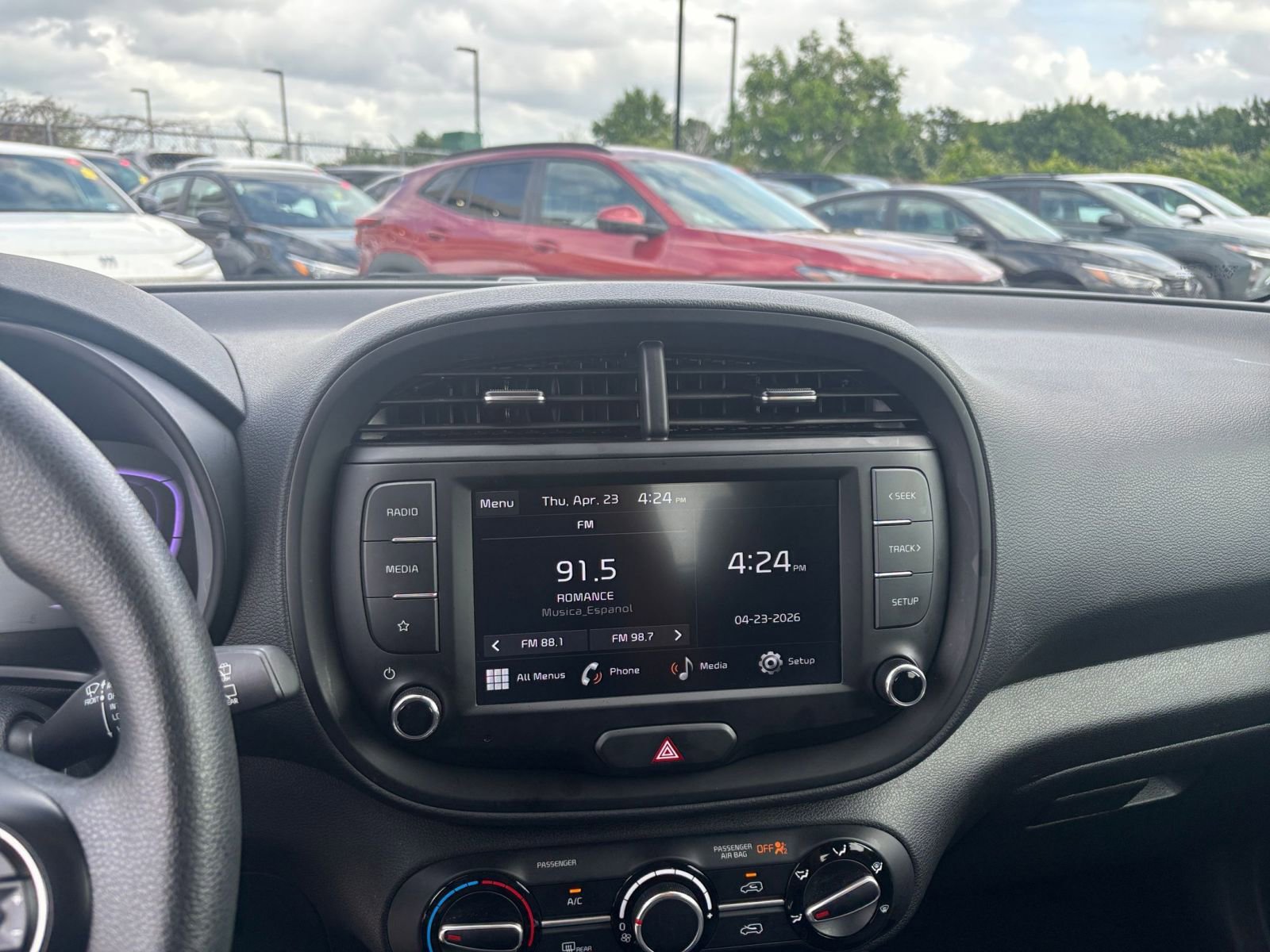 Used 2025 Kia Soul LX w/ LX Technology Package FWD image 20