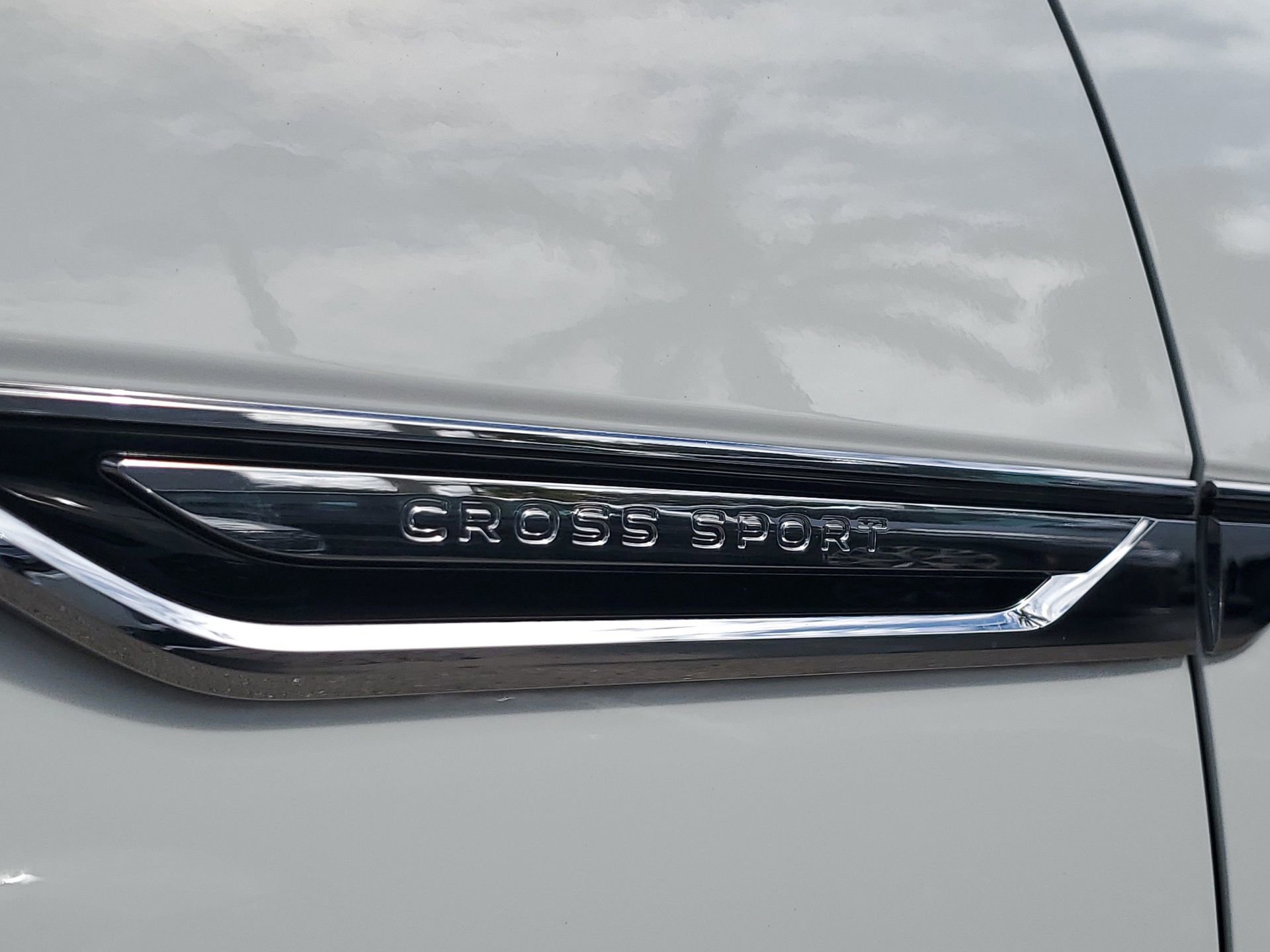 Used 2025 Volkswagen Atlas Cross Sport SE w/ Black Wheel Package image 8