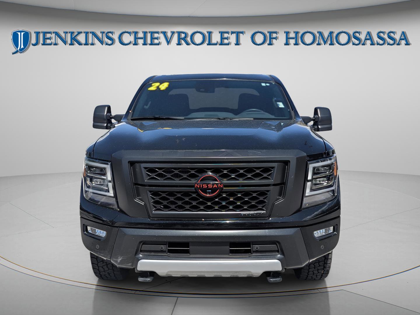 Used 2024 Nissan Titan PRO-4X w/ Pro-4x Convenience Package image 3