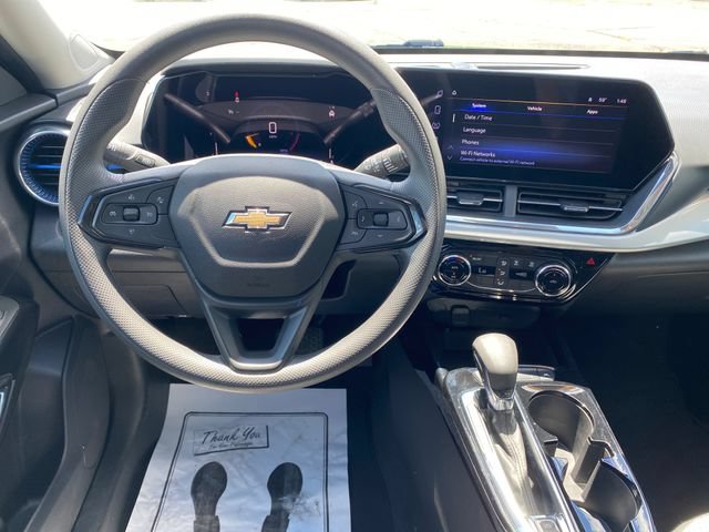 Used 2025 Chevrolet Trax LT FWD image 7