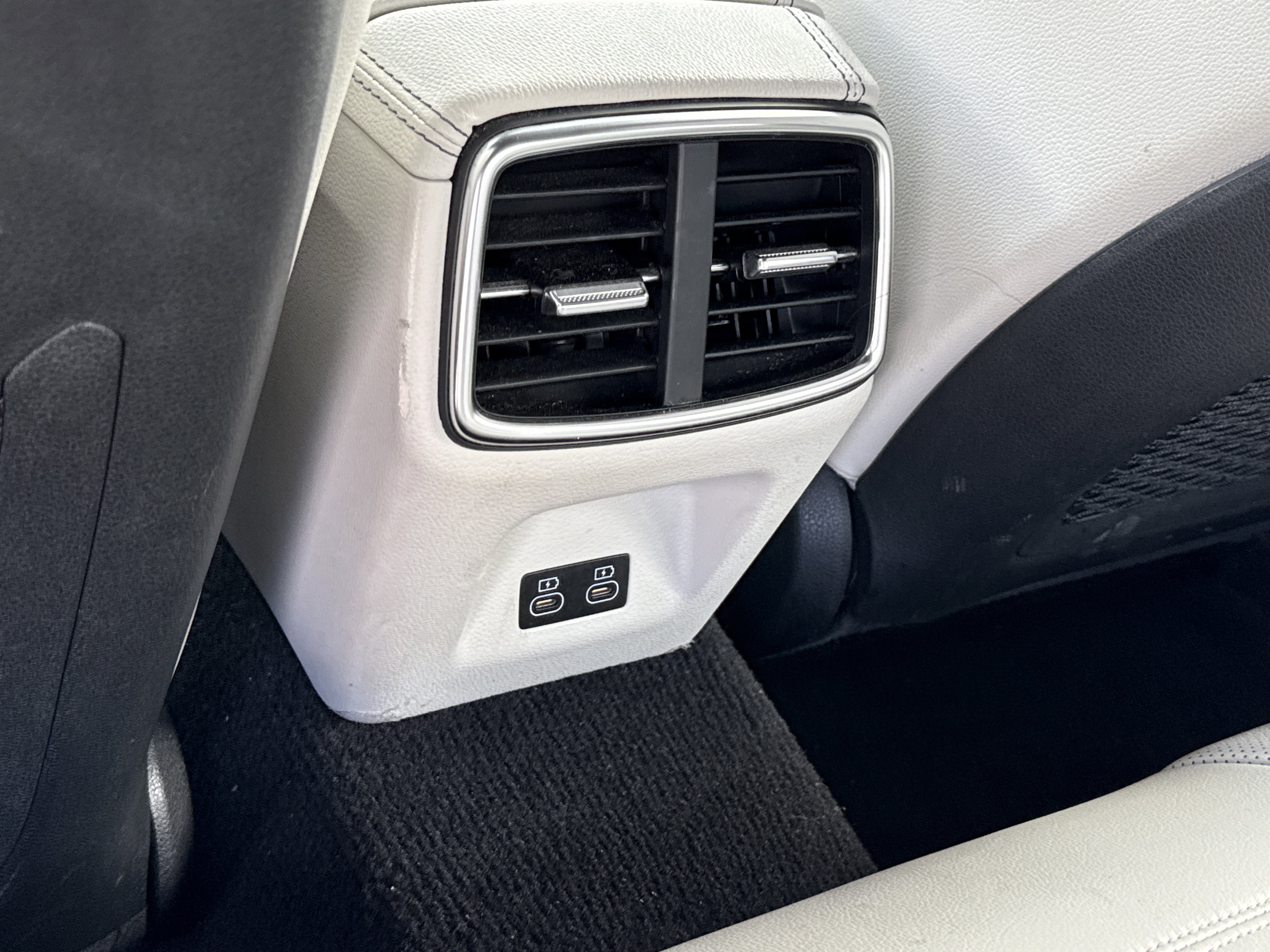 Used 2024 Genesis G70 2.5T image 11