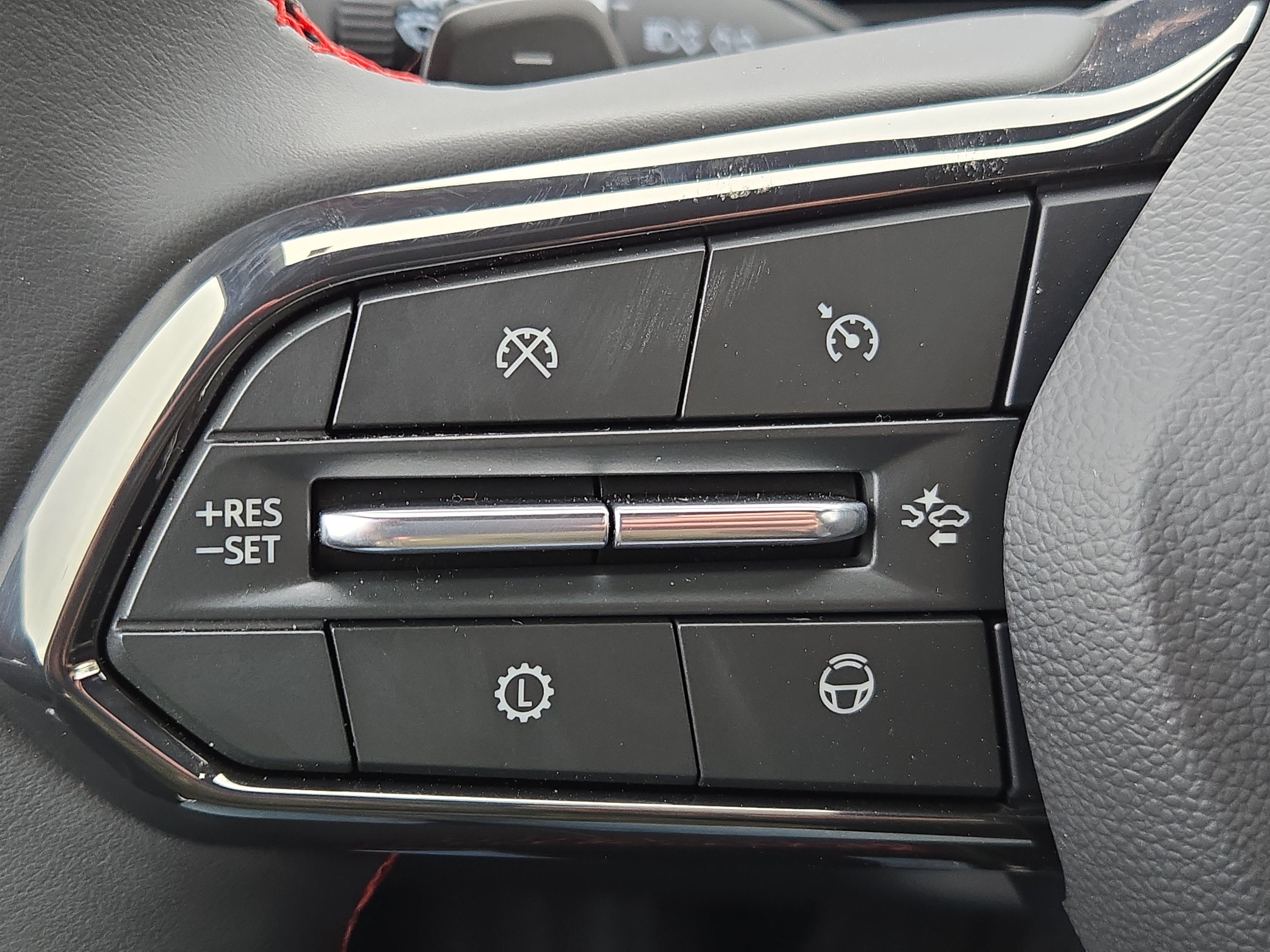 New 2026 Chevrolet Traverse RS w/ LPO, Floor Liner Package FWD image 28