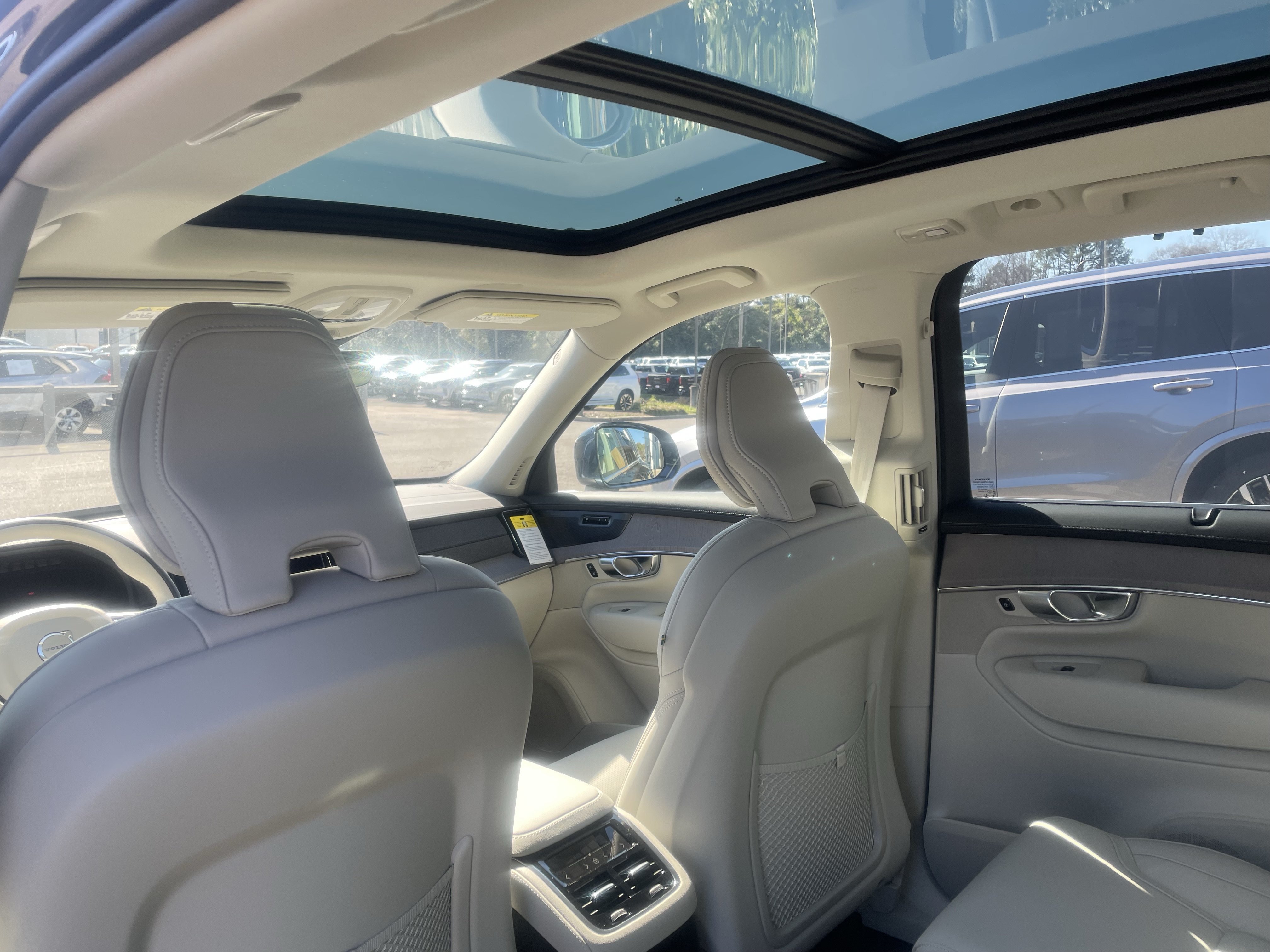 New 2026 Volvo XC90 T8 Ultra w/ Protection Package Premier AWD/4WD image 12