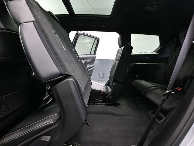 Used 2022 Jeep Grand Cherokee L Overland w/ Advanced Protech Group III image 47