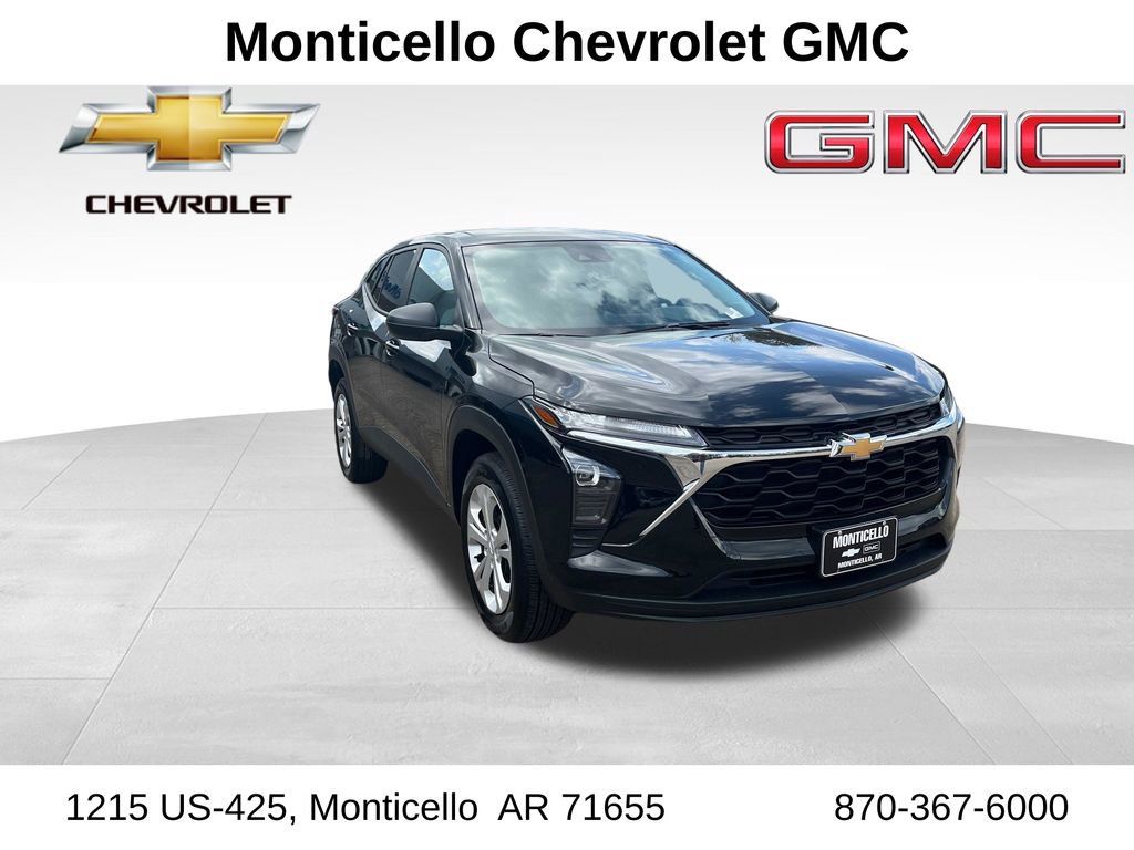 Used 2025 Chevrolet Trax LS image 1