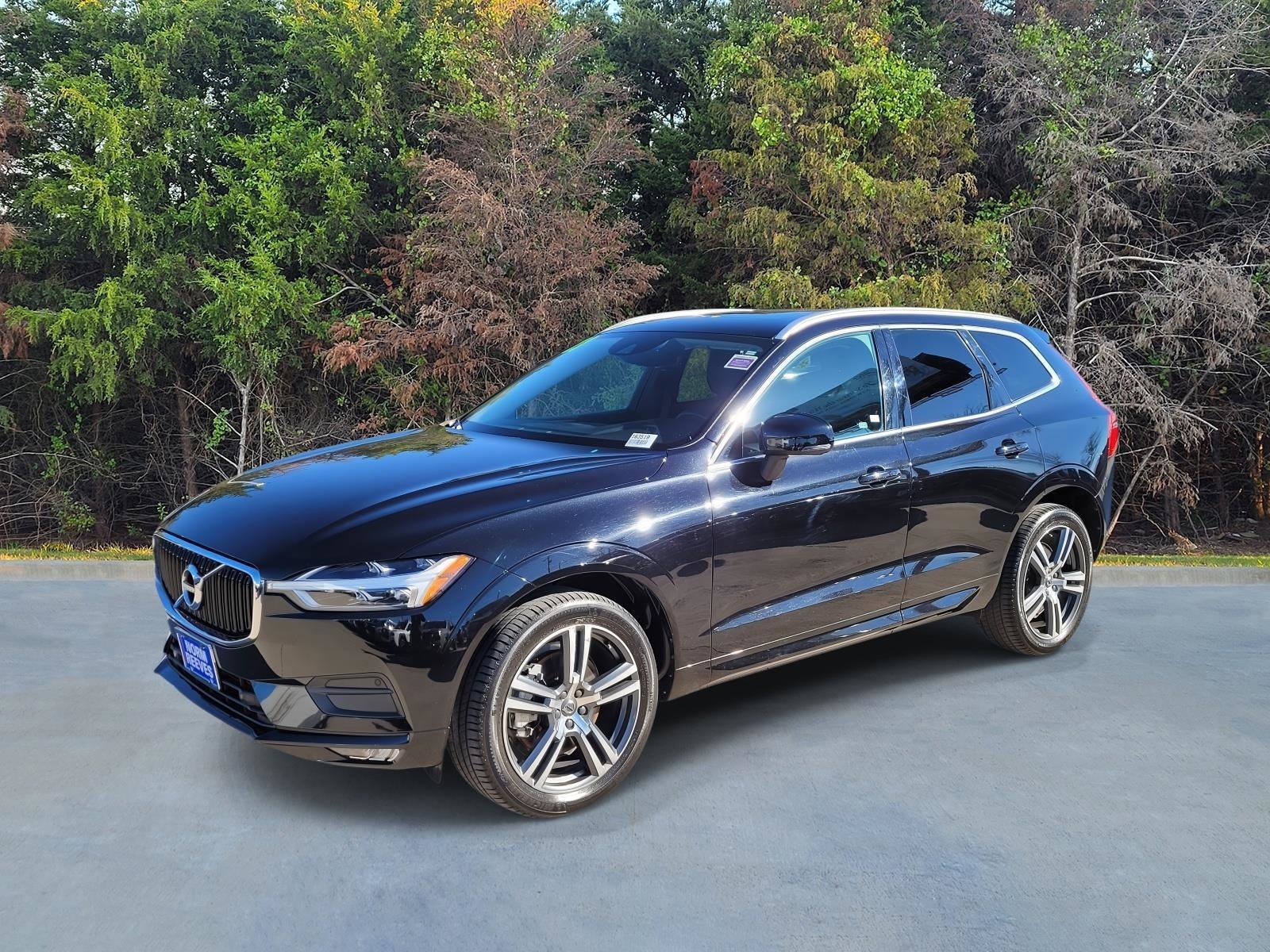 Used 2021 Volvo XC60 T6 Momentum w/ Premium Package image 1