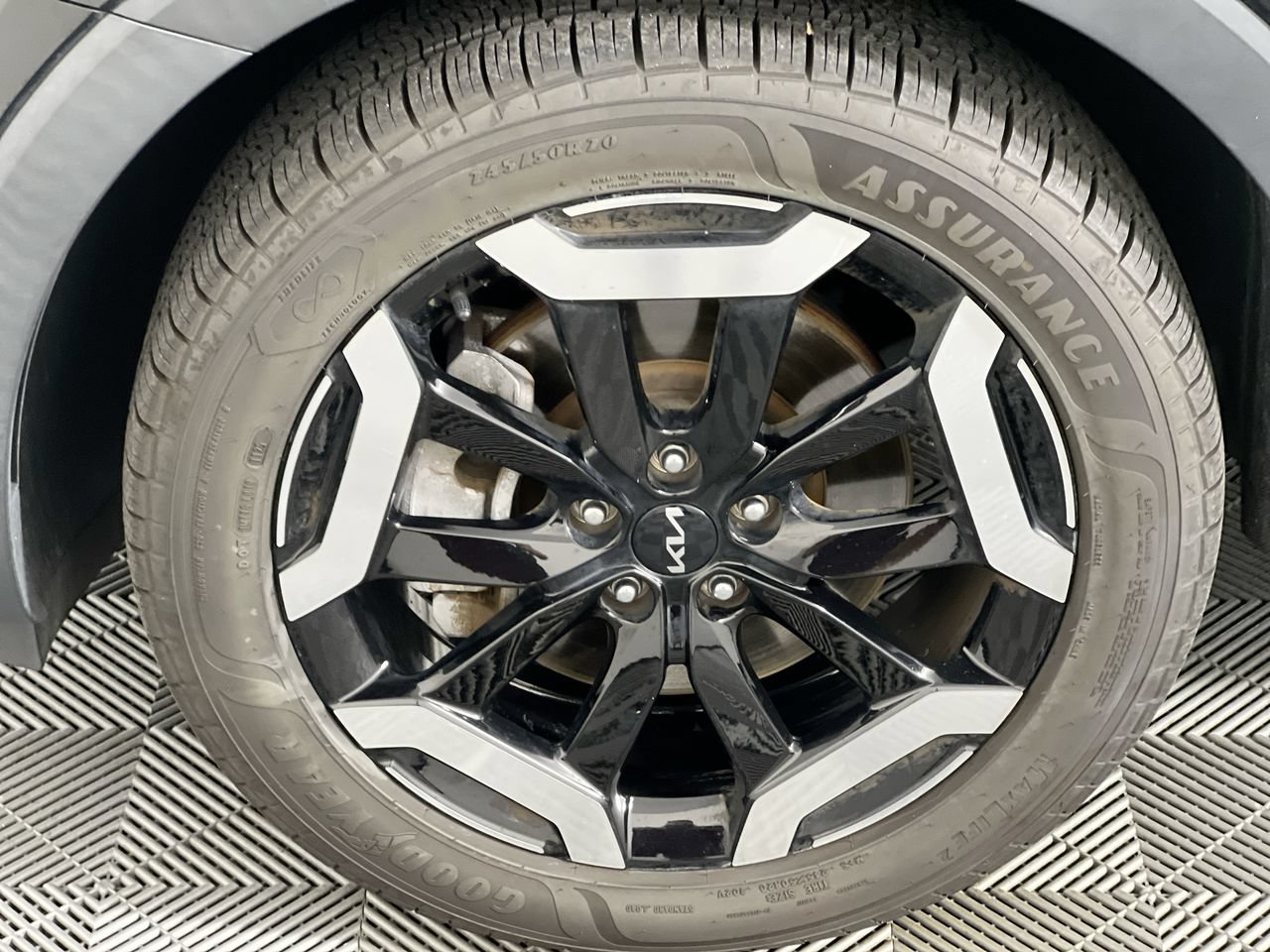 Used 2024 Kia Telluride EX w/ EX Captain's Chair Package FWD image 11
