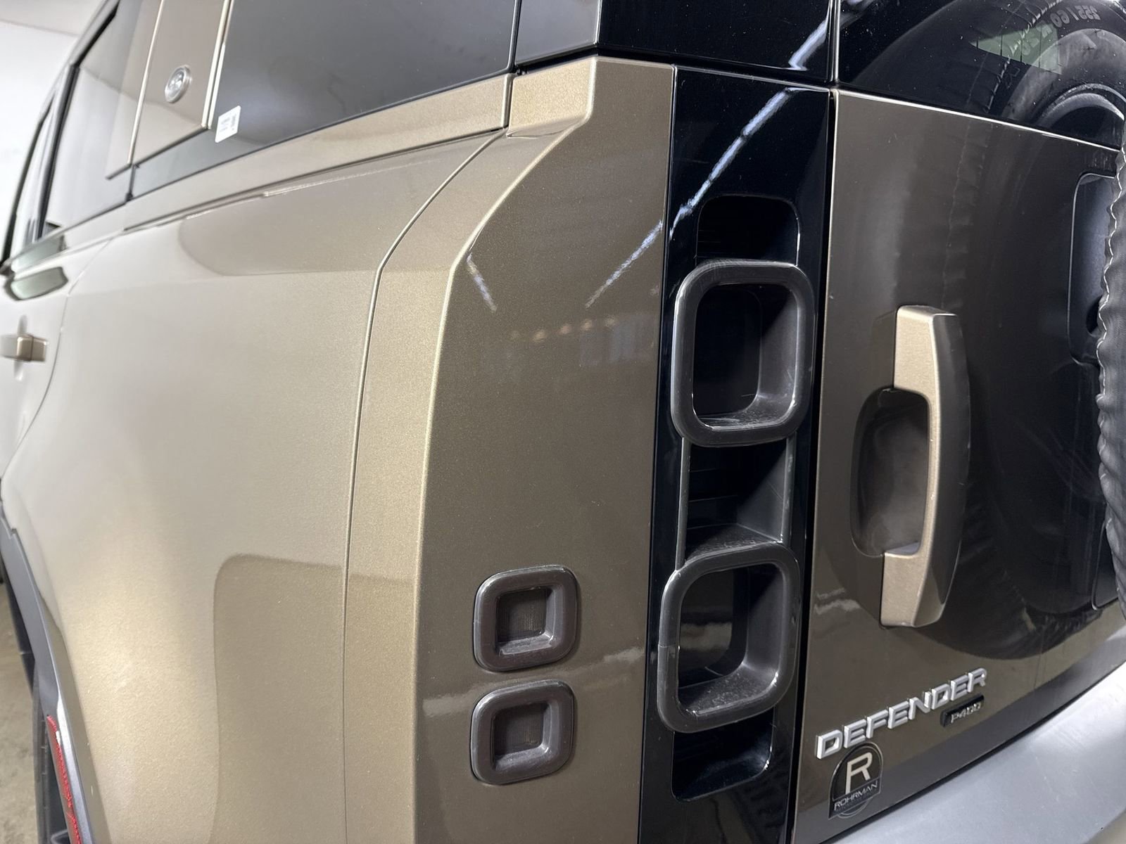 Used 2021 Land Rover Defender 110 SE image 29