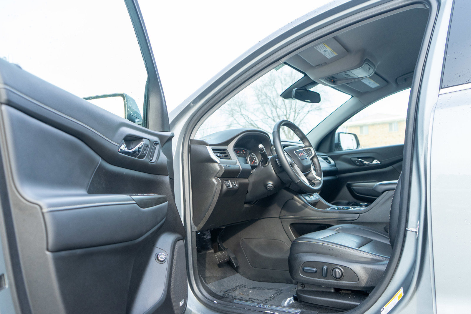 Used 2023 GMC Acadia SLT w/ Preferred Package image 13