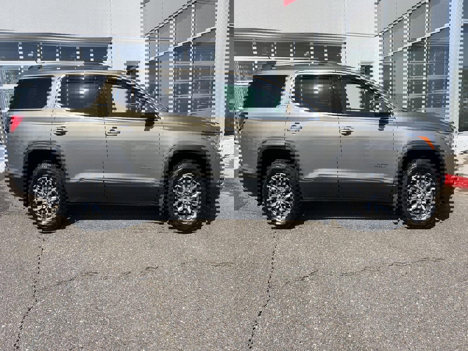 Used 2019 GMC Acadia SLE w/ Driver Alert Package I image 21