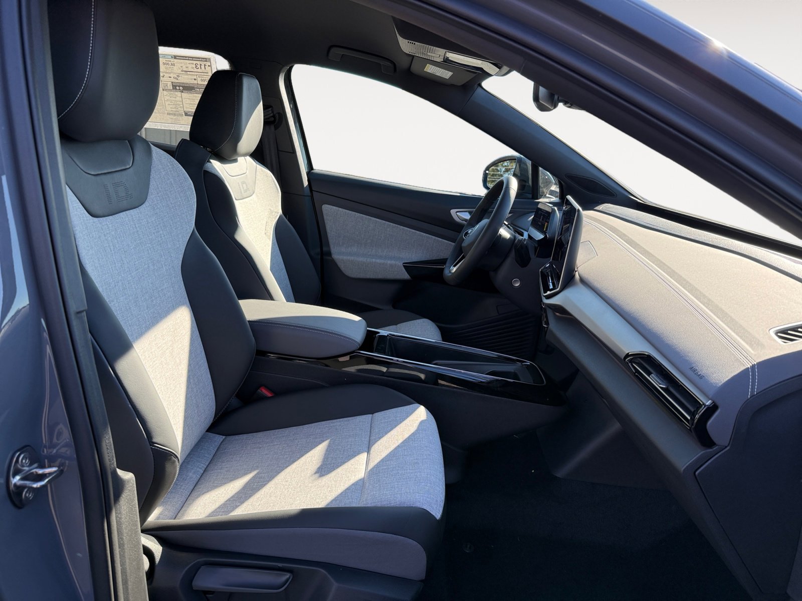 New 2025 Volkswagen ID.4 Pro RWD image 19