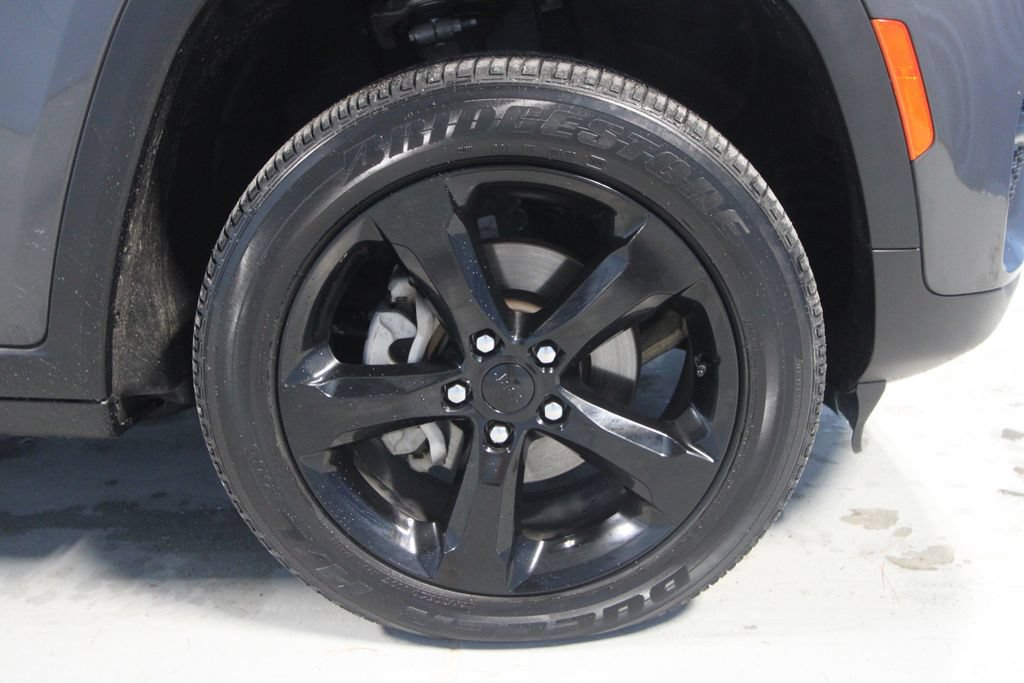 Used 2024 Jeep Grand Cherokee Altitude AWD/4WD image 36