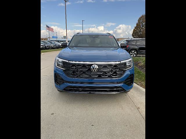 New 2026 Volkswagen Atlas Cross Sport SEL R-Line AWD/4WD image 2