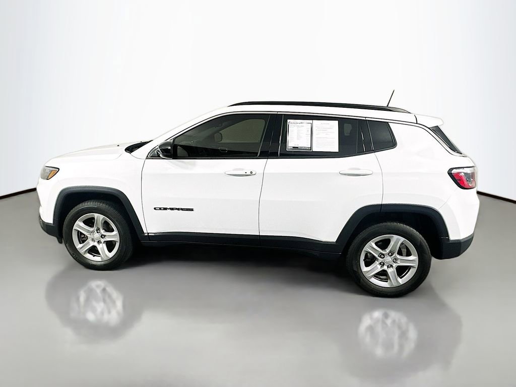 Used 2023 Jeep Compass Latitude AWD/4WD image 4