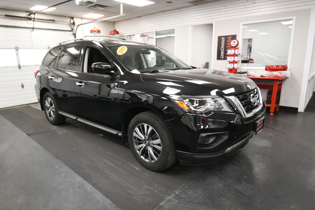 Used 2019 Nissan Pathfinder S image 2