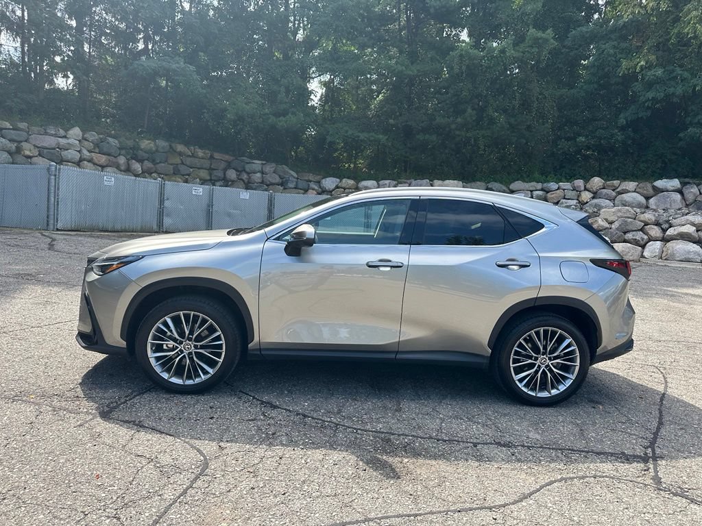 Used 2022 Lexus NX 350h AWD w/ Vision Package image 2