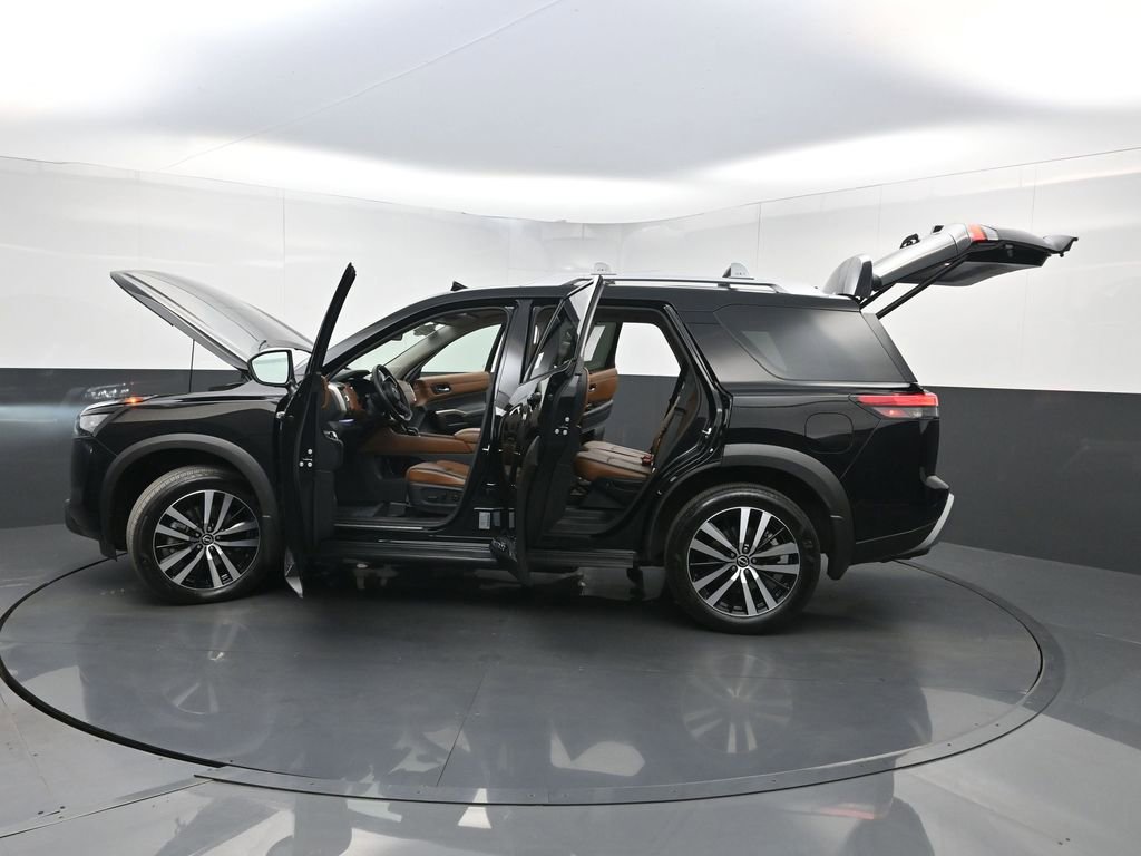 Used 2025 Nissan Pathfinder Platinum w/ Cargo Package FWD image 42