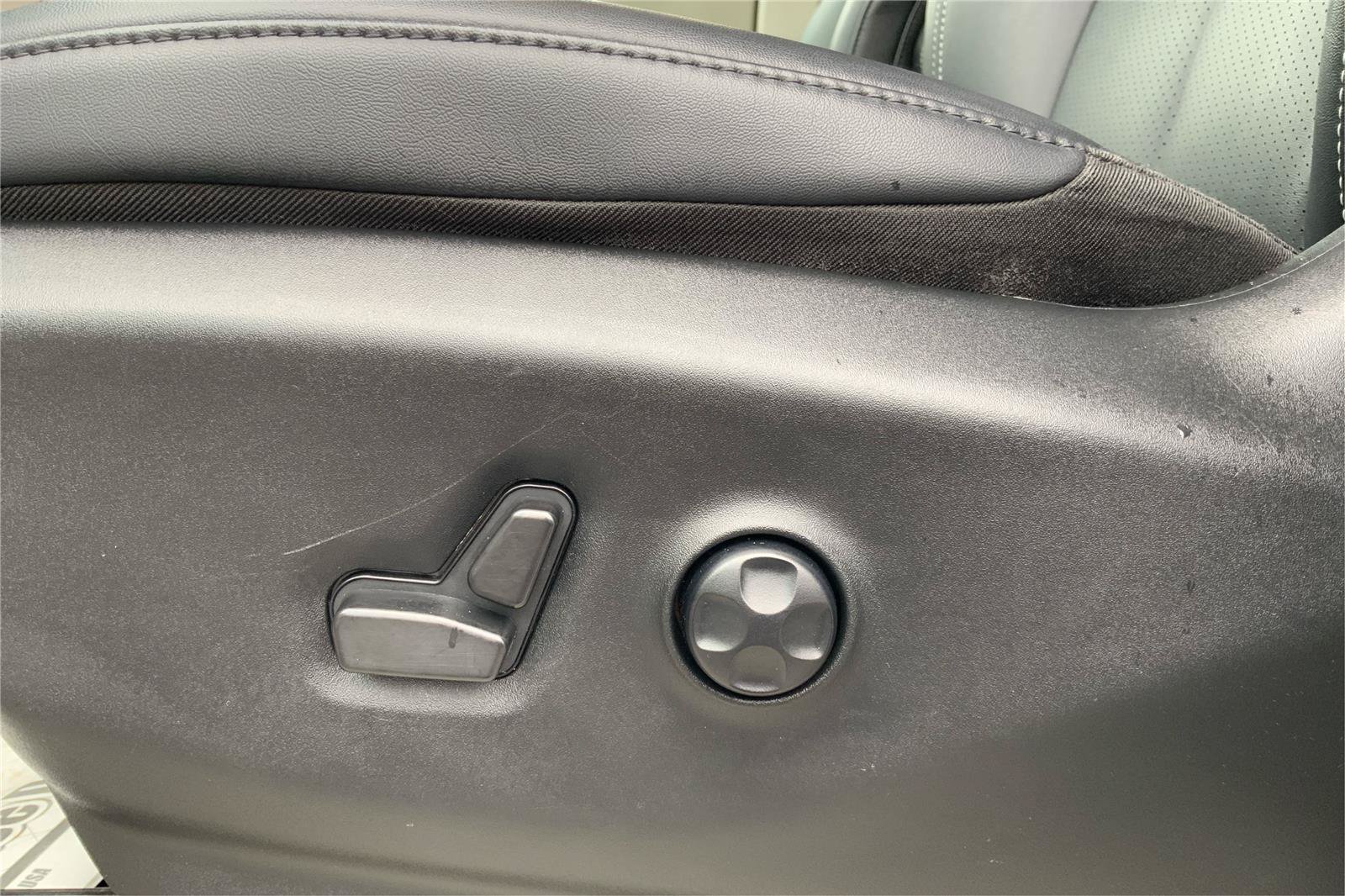Used 2024 Chrysler Pacifica Touring-L FWD image 19