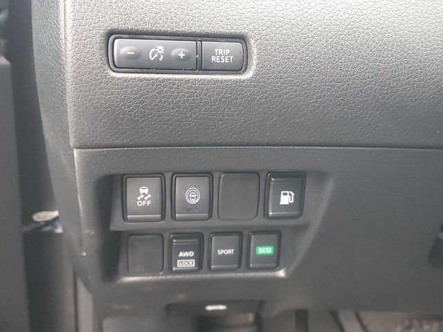 Used 2019 Nissan Rogue S image 18