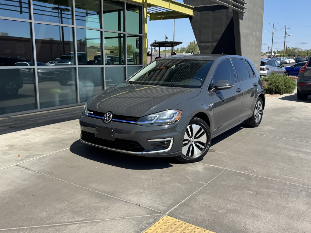 Used 2019 Volkswagen e-Golf SEL Premium image 2