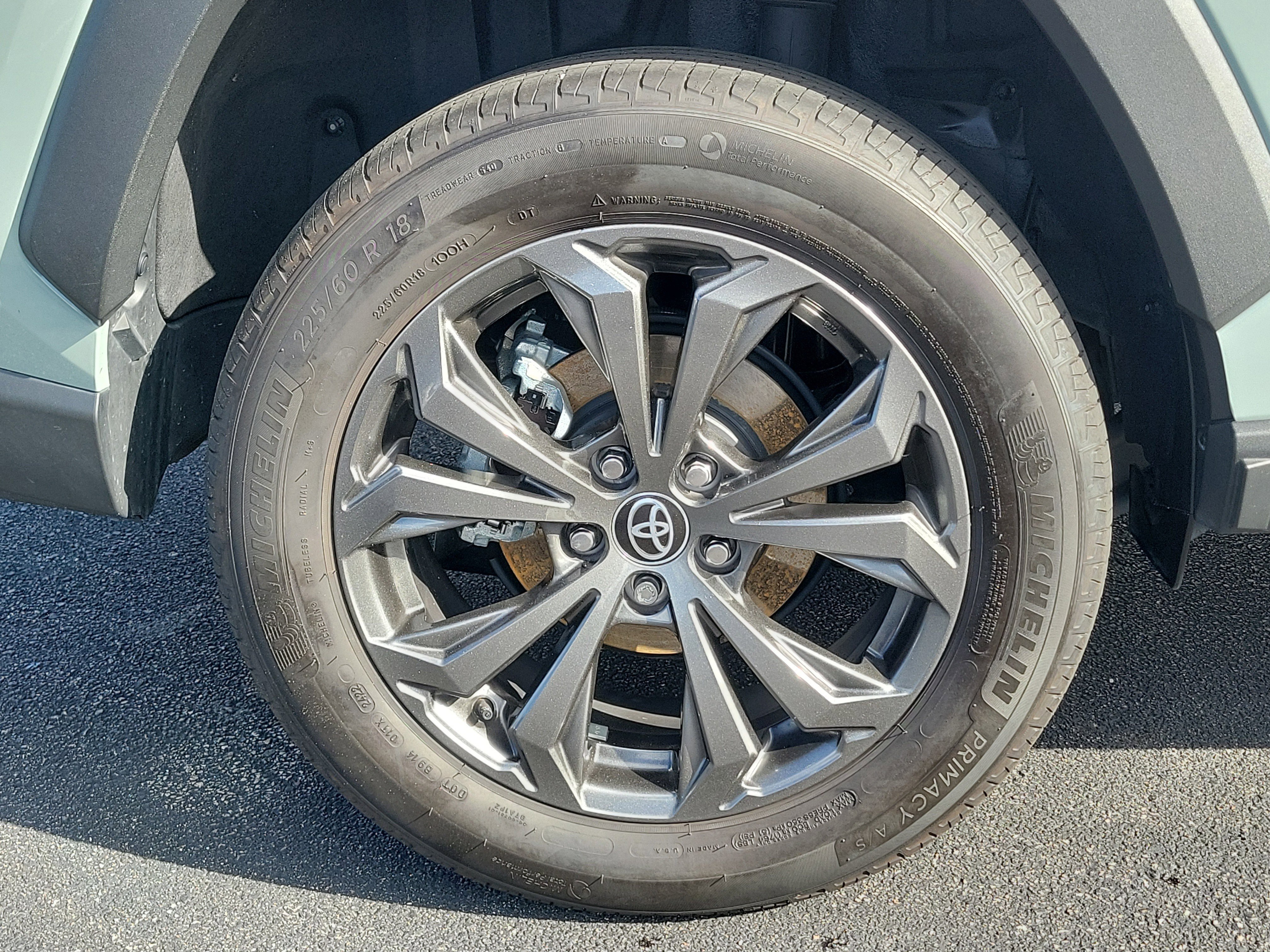 Used 2022 Toyota RAV4 XLE Premium image 9