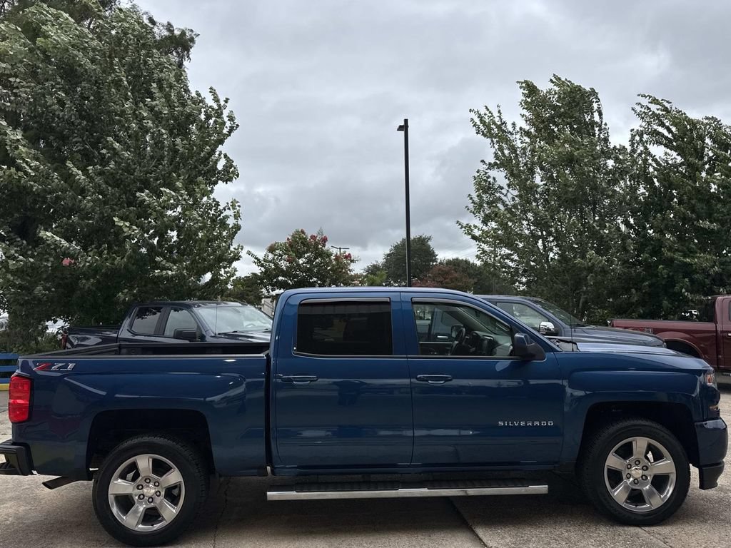 Used 2018 Chevrolet Silverado 1500 LT w/ All Star Edition AWD/4WD image 10