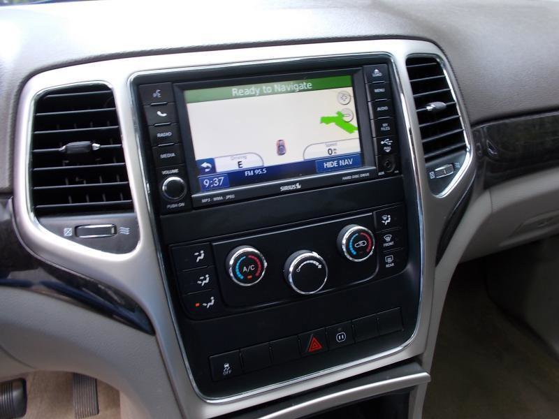 Used 2012 Jeep Grand Cherokee Laredo w/ Laredo E Group image 33