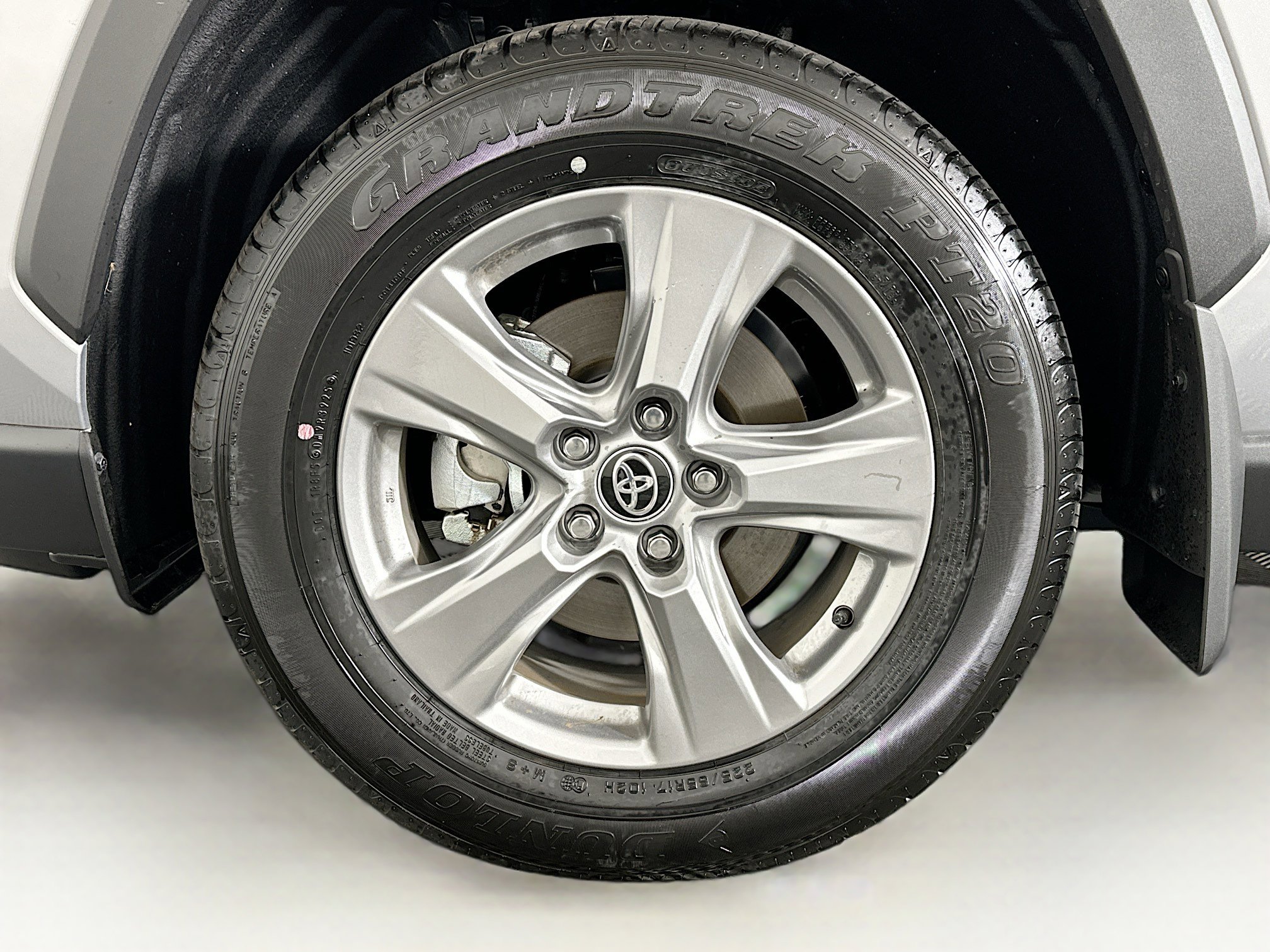 Used 2025 Toyota RAV4 XLE w/ Convenience Package FWD image 11