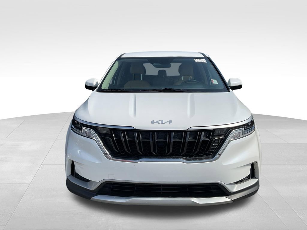 Used 2023 Kia Carnival LX image 3