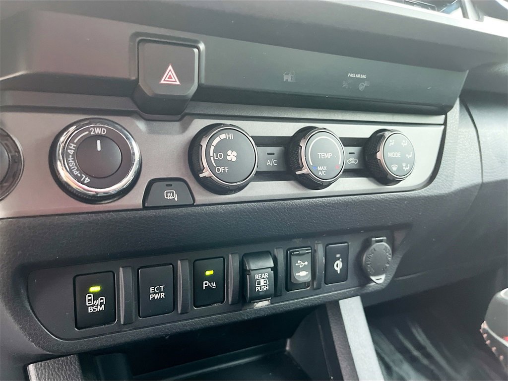 Used 2019 Toyota Tacoma w/ TRD Off-Road Package image 16