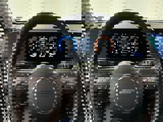 Used 2025 Hyundai Kona SEL image 11