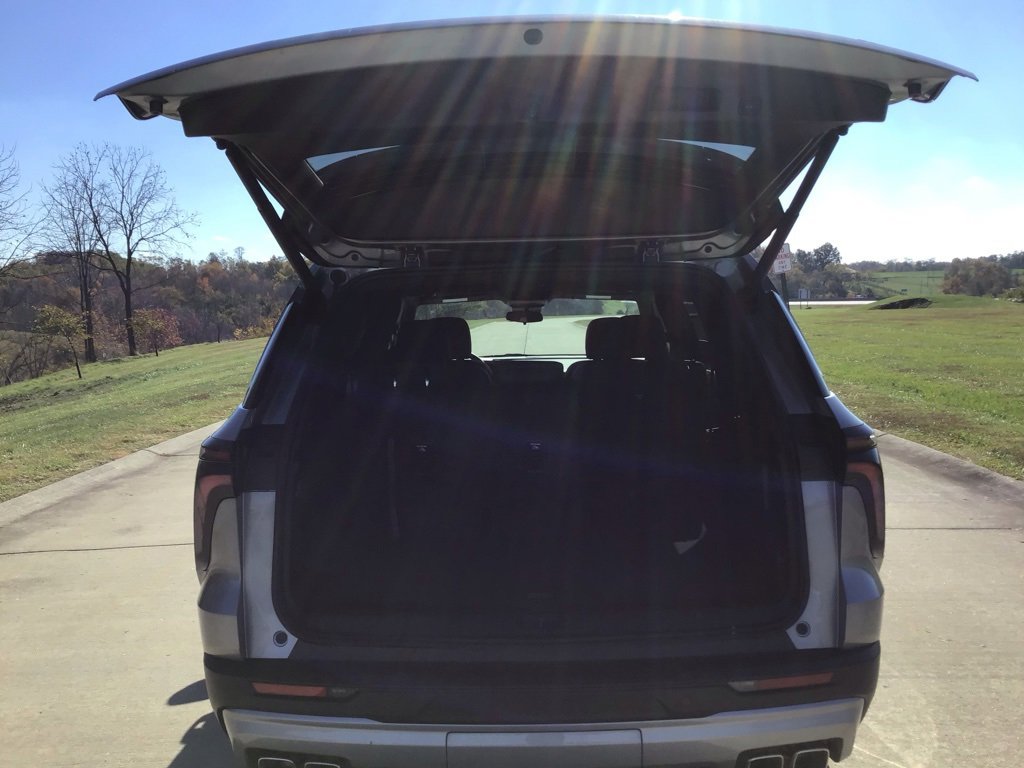 New 2026 Chevrolet Traverse LT w/ Sun and Wheel Package image 5