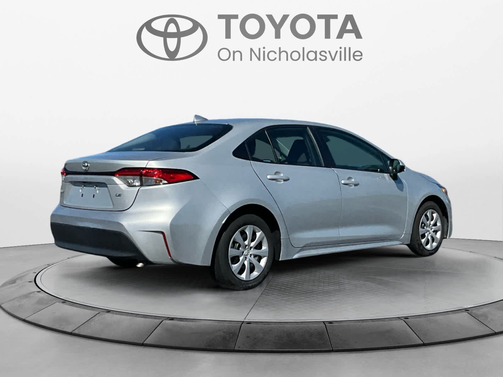 Used 2024 Toyota Corolla LE FWD image 5
