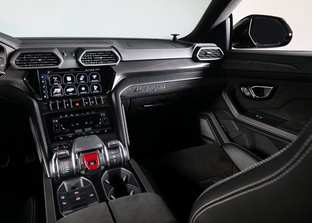 Used 2022 Lamborghini Urus image 19