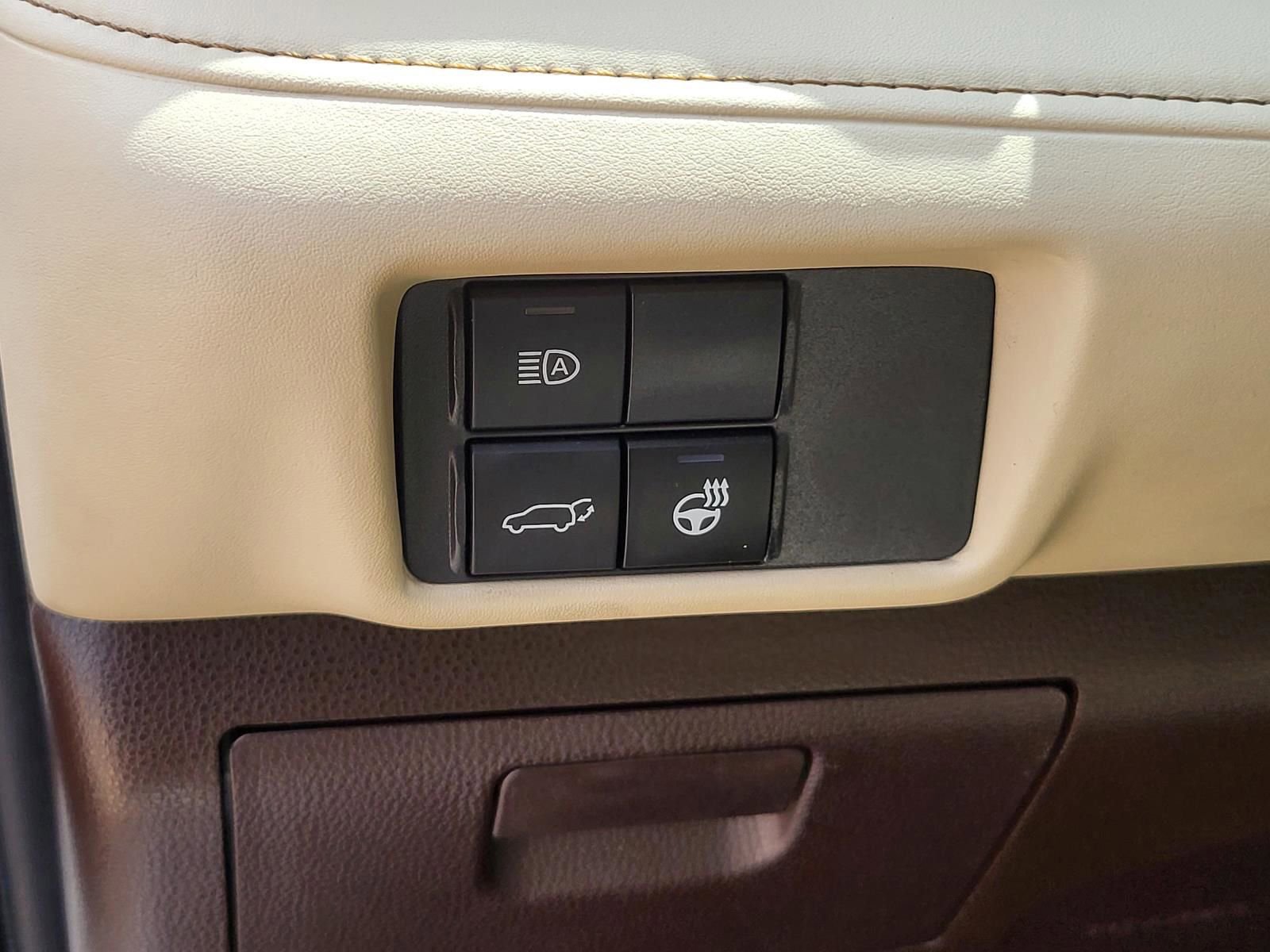 Used 2020 Toyota Highlander Limited FWD image 24
