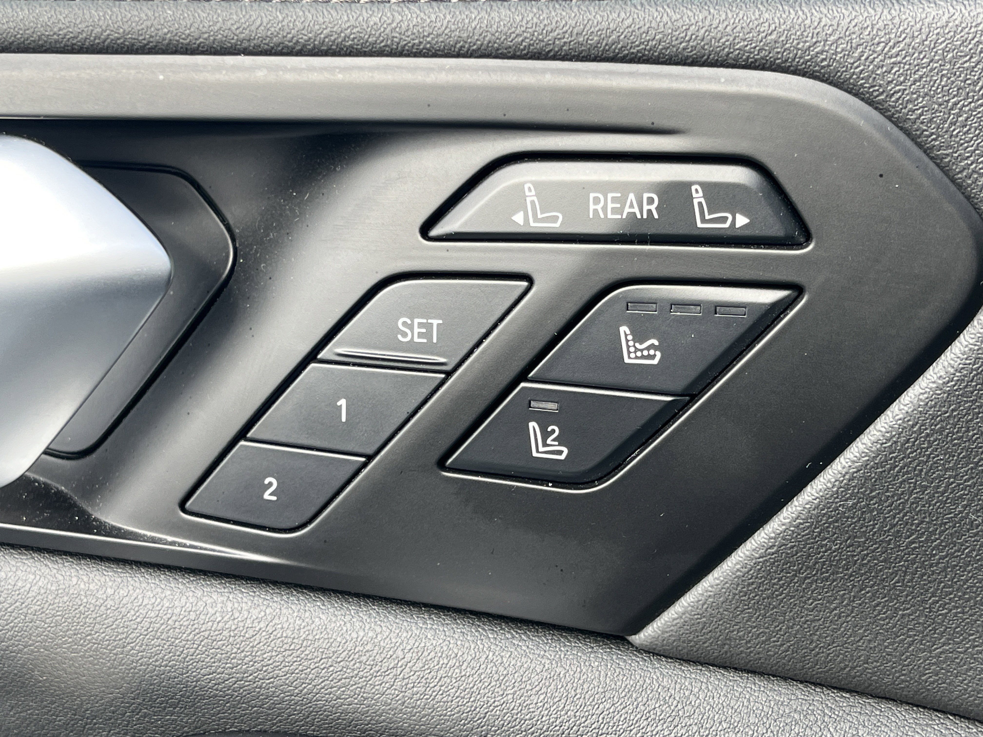 Certified 2024 BMW X7 M60i w/ Executive Package image 18