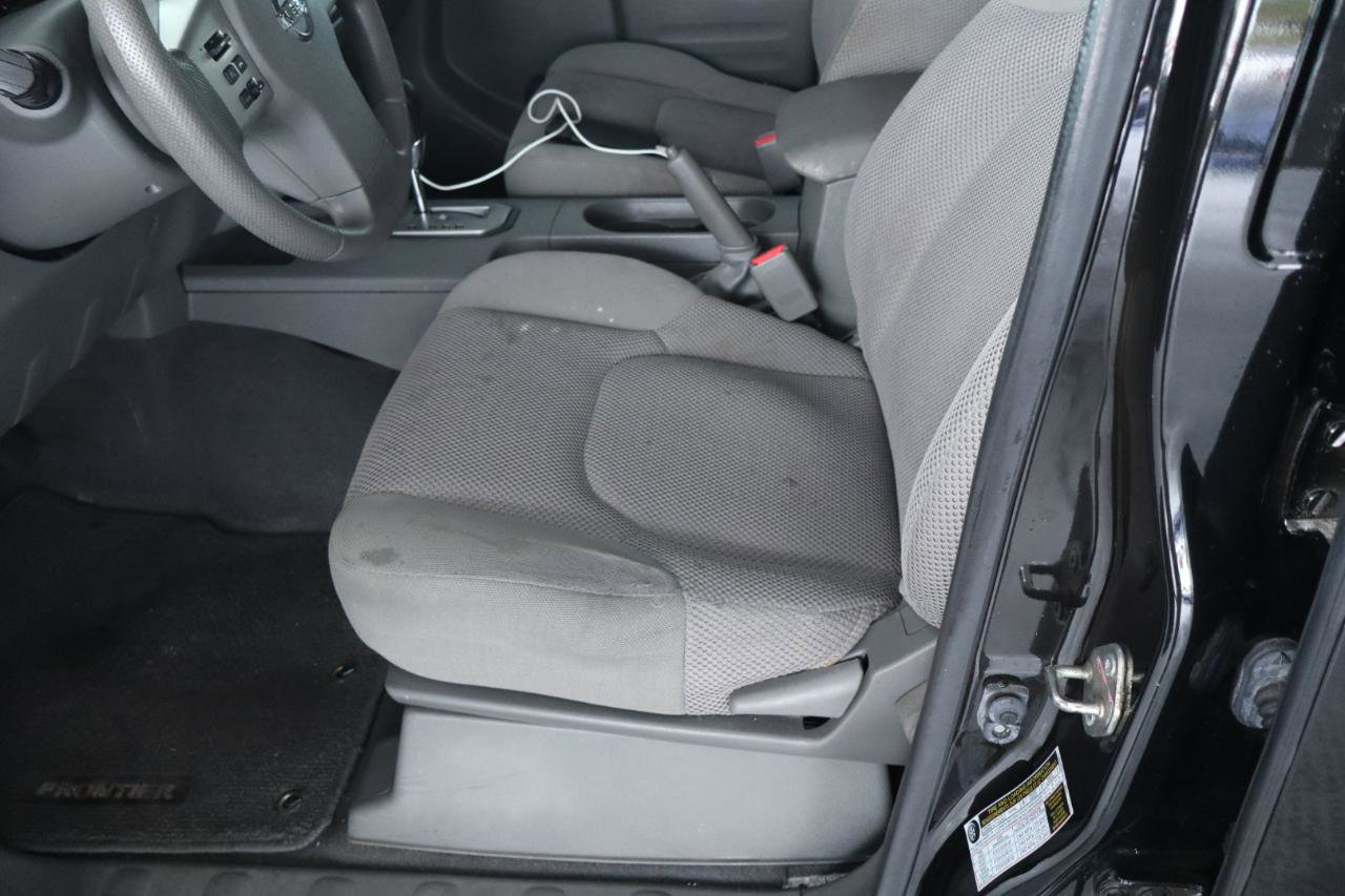 Used 2020 Nissan Frontier SV w/ Midnight Edition Floor Mats RWD image 13