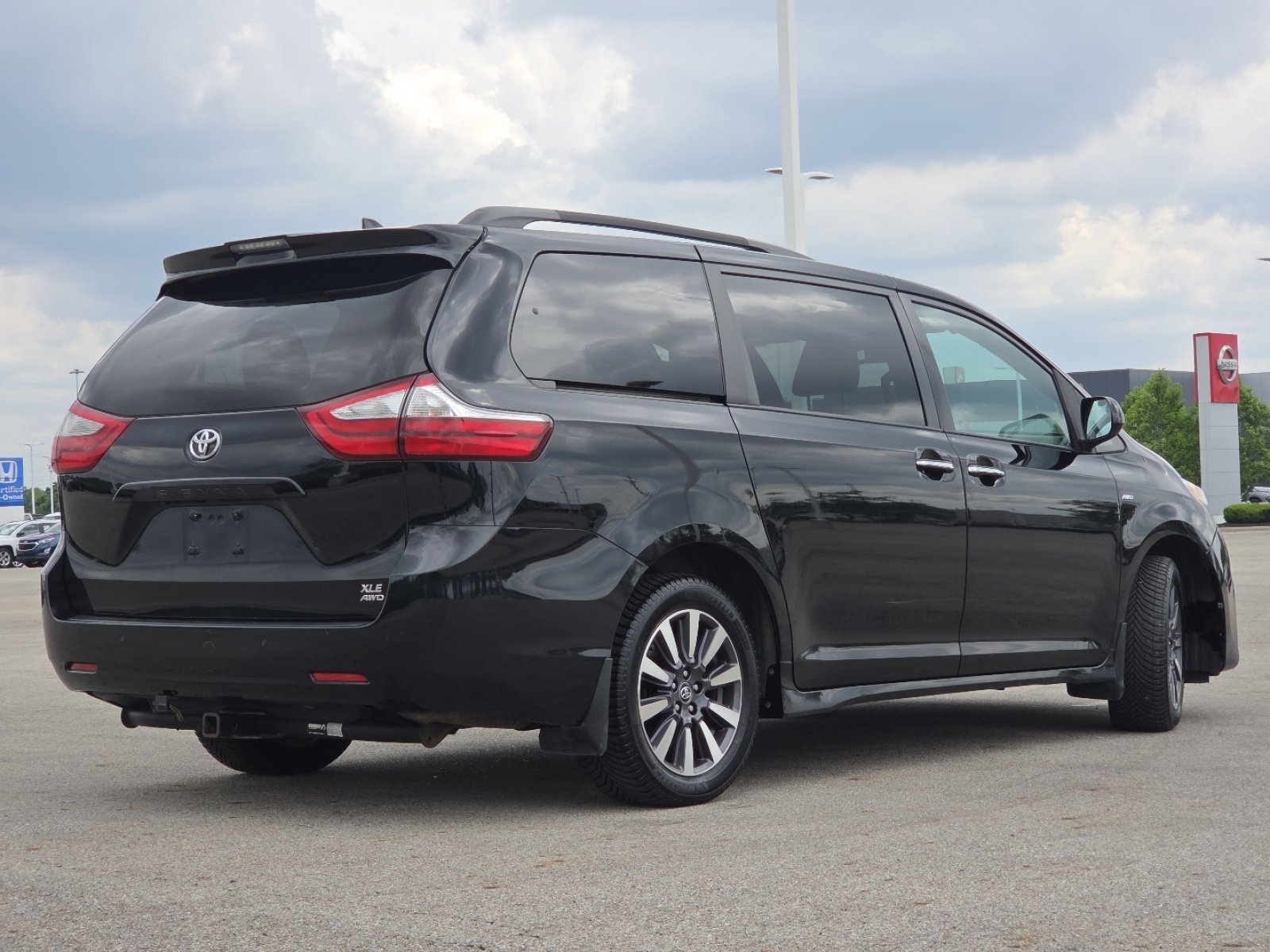 Used 2019 Toyota Sienna XLE w/ XLE Navigation Package AWD/4WD image 17