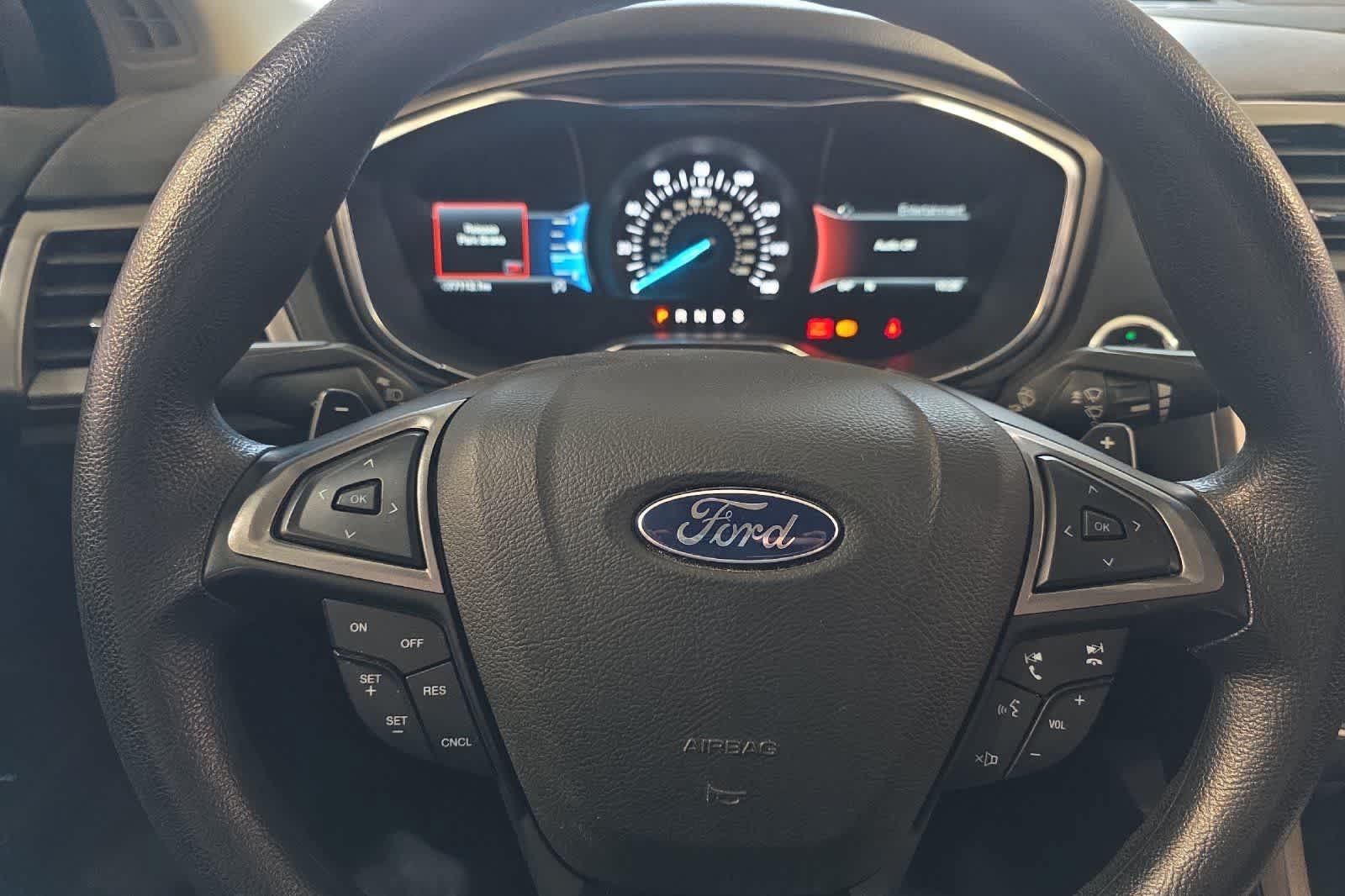 Used 2017 Ford Fusion SE w/ Fusion SE Technology Package FWD image 23