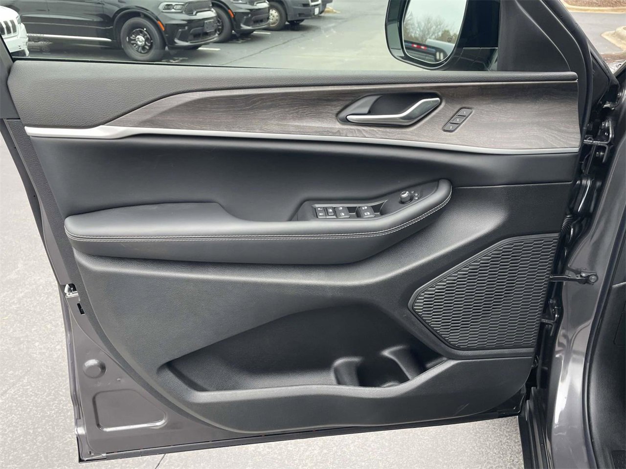 New 2025 Jeep Grand Cherokee L Limited image 28