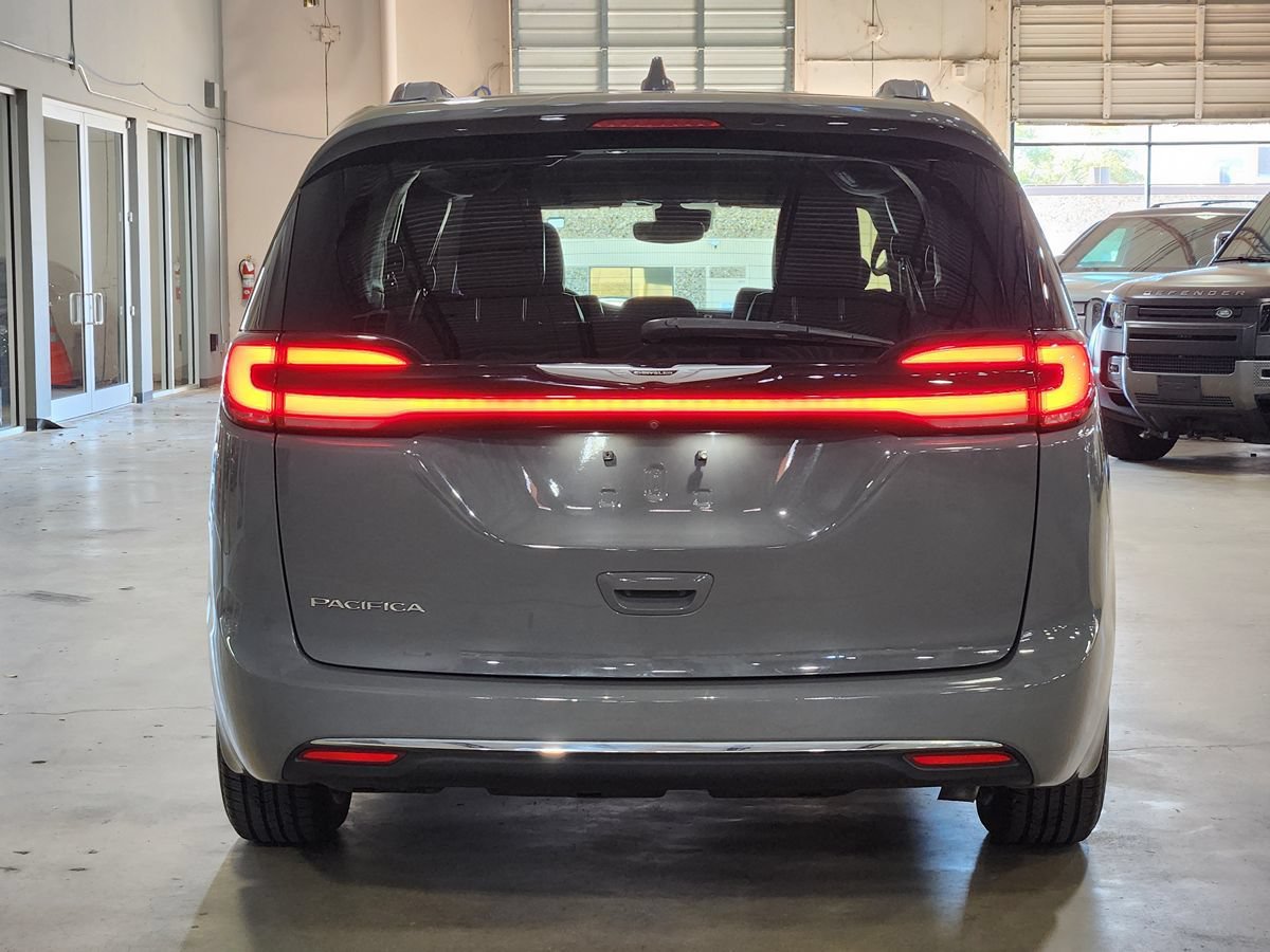 Used 2022 Chrysler Pacifica Touring-L FWD image 10