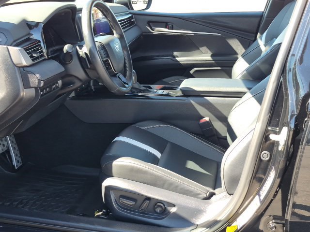 Used 2025 Toyota Camry SE w/ Convenience Package FWD image 15