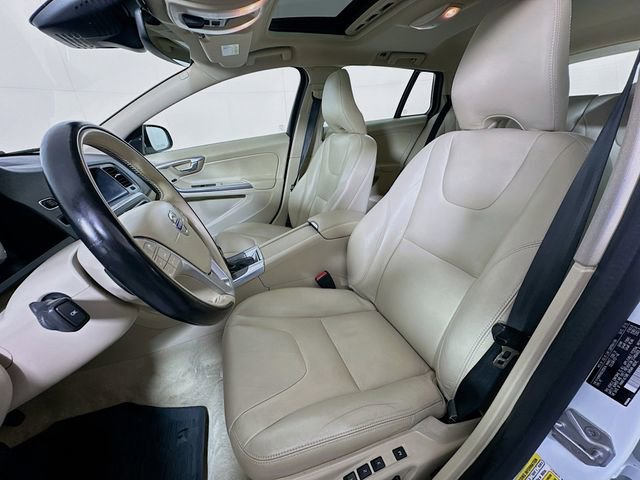 Used 2016 Volvo V60 T5 Platinum image 22