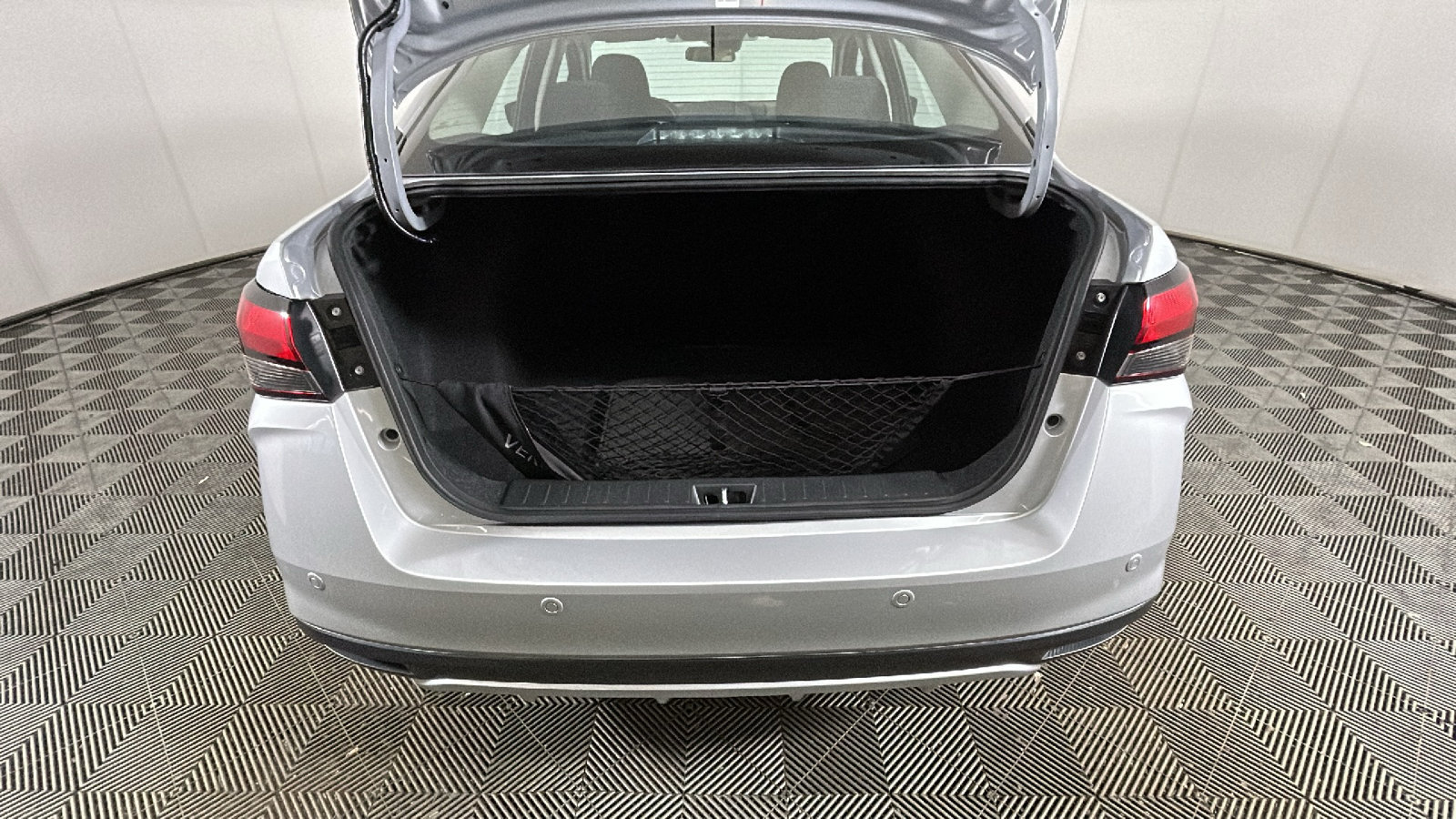 Used 2025 Nissan Versa S w/ Trunk Package FWD image 31